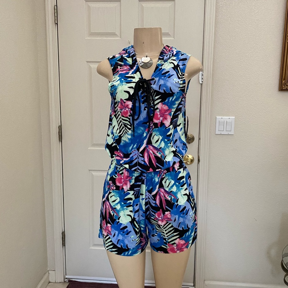 “NO BOUNDARIES” 💐 Super Cute 💕 Floral romper